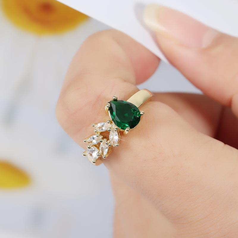 Leorria™ Emerald Crown Ring